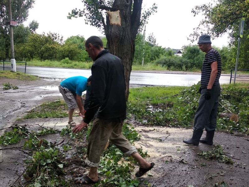 МУП города Енакиево были выполнены мероприятия по приведению в надлежащее санитарное состояние территорий.