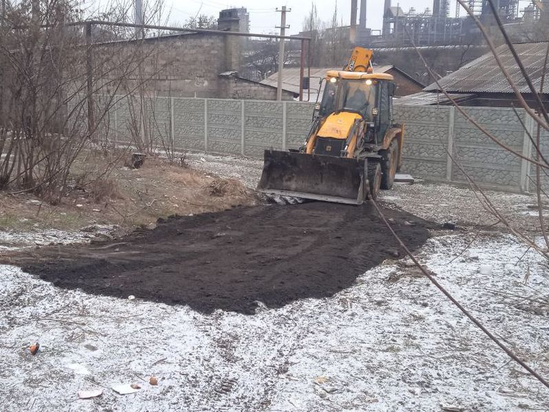 В рамках выполнения поручения Главы ДНР в городском округе Енакиево продолжаются работы по активной уборке мусорных свалок.
