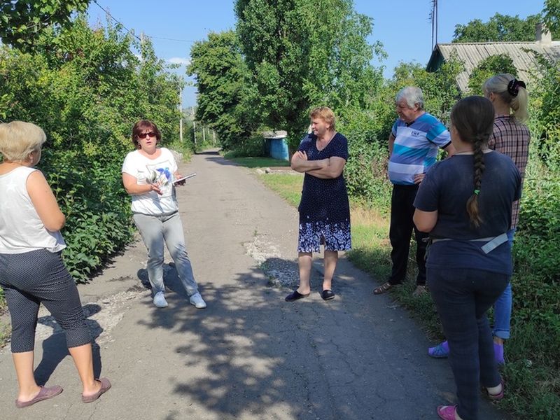 Управляющий делами Булавинской поселковой администрации Компаниец И.Н. провела сход граждан.