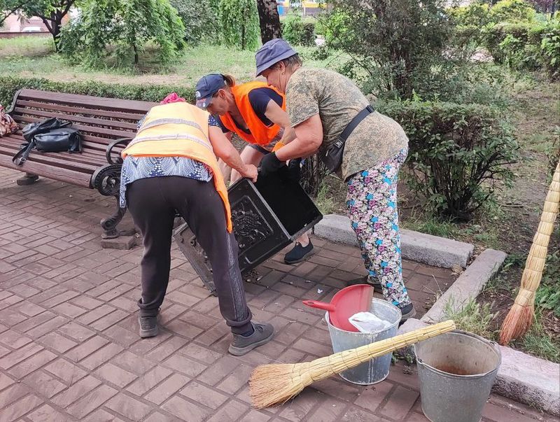 Муниципальными унитарными предприятиями городского округа Енакиево выполнены работы по благоустройству.