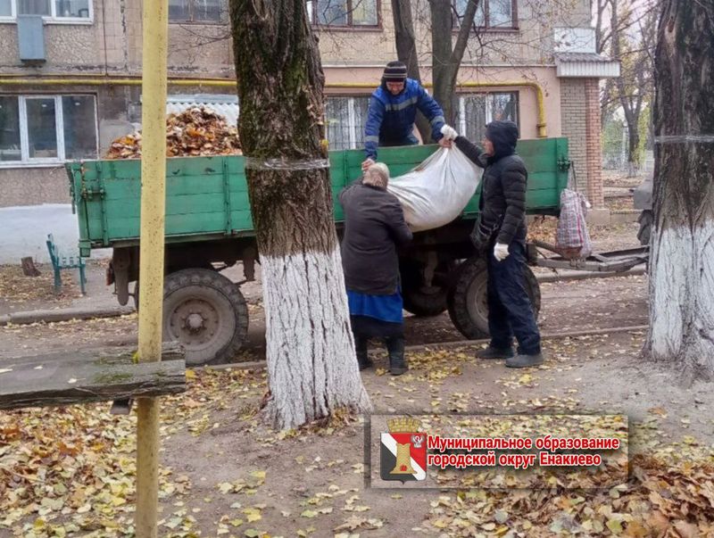 Муниципальными унитарными предприятиями городского округа Енакиево выполнены работы по благоустройству.