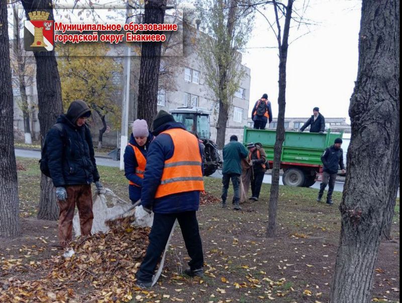 Муниципальными унитарными предприятиями городского округа Енакиево выполнены работы по благоустройству.