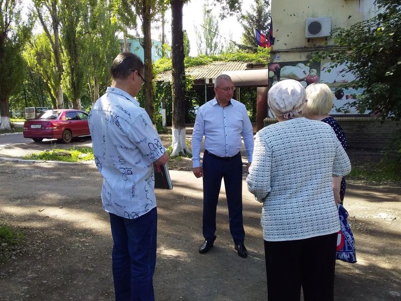 Главой администрации города Углегорска Захаровым С.В. проведен сход граждан.