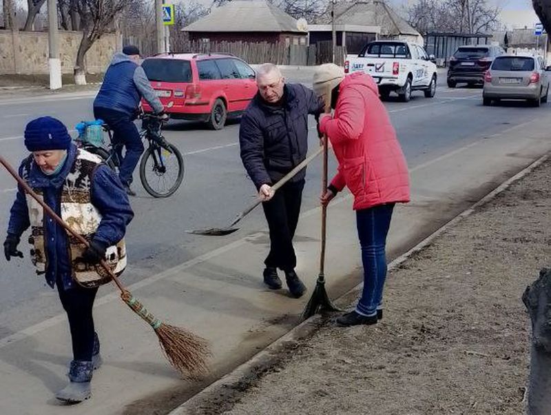 В рамках проекта «Городская среда» партии «Единая Россия» состоялся субботник в г. Углегорске.