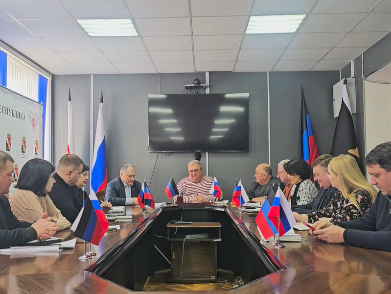 Врип главы муниципального образования городского округа Енакиево провёл аппаратное совещание.