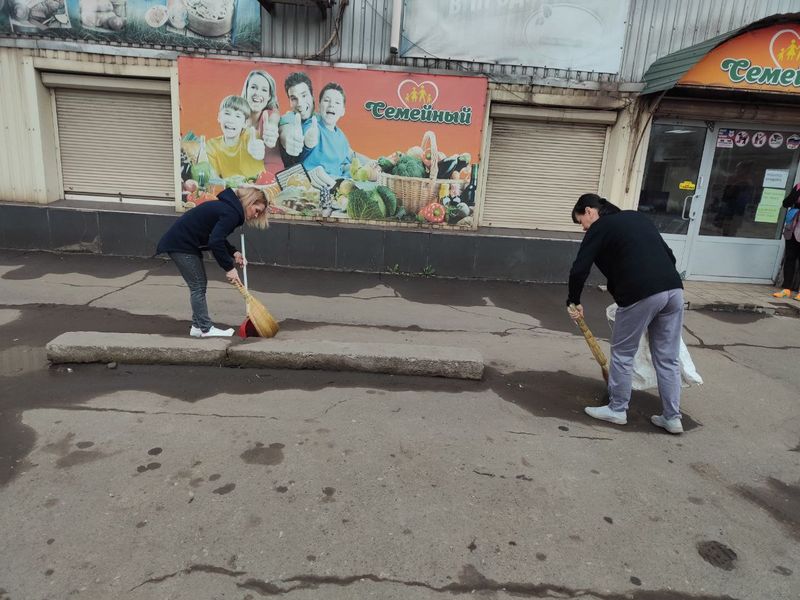 Хозяйствующие субъекты приняли активное участие в городском субботнике.