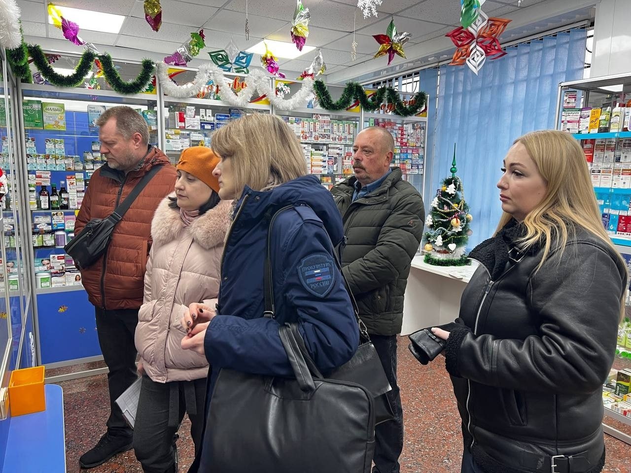 Депутаты Енакиевского городского совета приняли участие в мониторинге цен на лекарственные препараты в аптеках Енакиево.