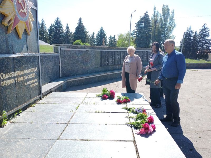 В пгт Ольховатка состоялось возложение цветов.