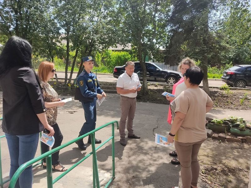 Глава администрации города Юнокоммунаровска Валов С.И. провел сход граждан.