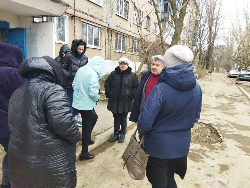 Первый заместитель главы администрации города Енакиево Сильванский Ю.Г. провел сход граждан и выездную встречу с трудовым коллективом.