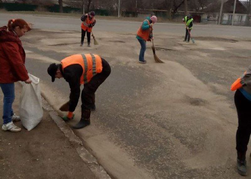 МУП города Енакиево были выполнены мероприятия по приведению в надлежащее санитарное состояние территорий.