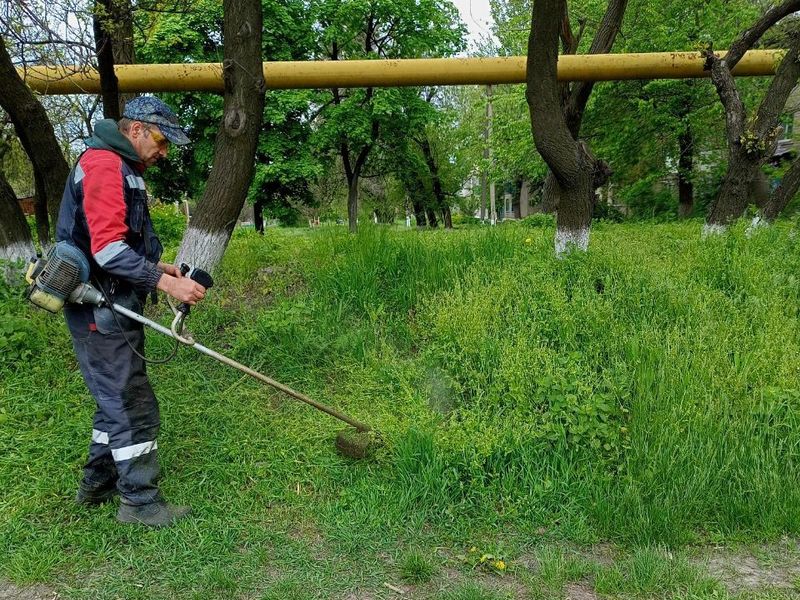 МУП города Енакиево были выполнены мероприятия по приведению в надлежащее санитарное состояние территорий.