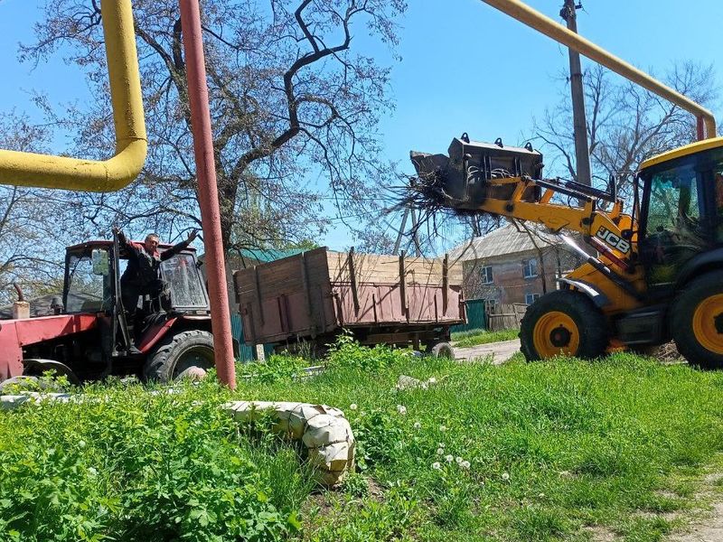 МУП города Енакиево были выполнены мероприятия по приведению в надлежащее санитарное состояние территорий.