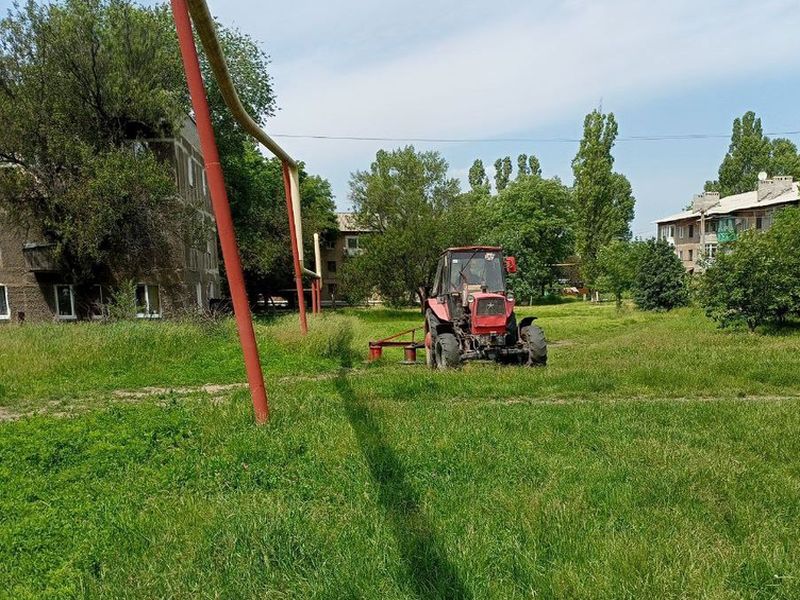 МУП города Енакиево были выполнены мероприятия по приведению в надлежащее санитарное состояние территорий.