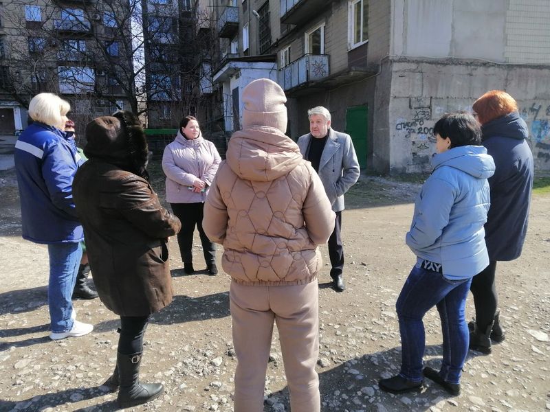 Глава администрации города Енакиево Сильванский Ю.Г. провел выездную встречу с трудовым коллективом и встречи с населением.