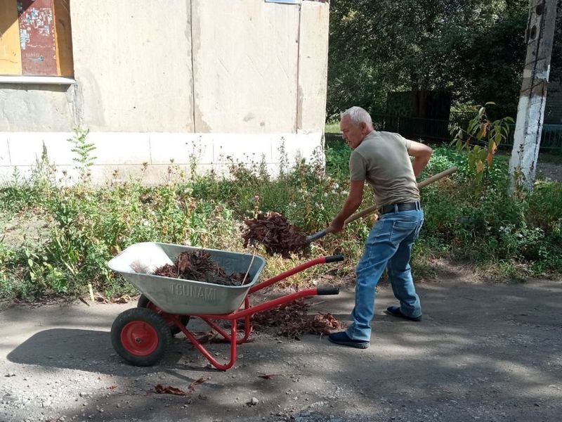 МУП города Енакиево были выполнены мероприятия по приведению в надлежащее санитарное состояние территорий.