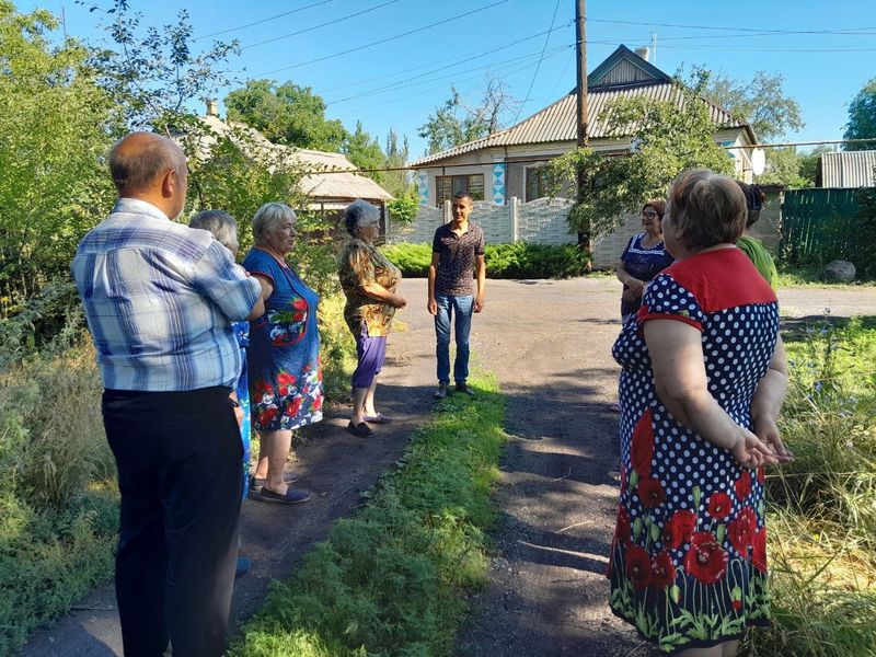 Заместителем главы администрации города Углегорска Стецким Р.А. была проведена встреча с жителями.