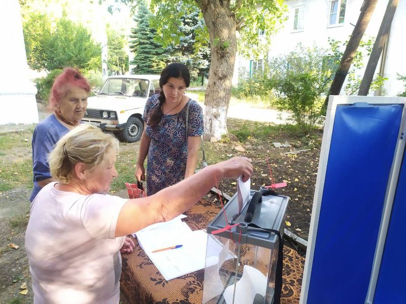 В Енакиево продолжается досрочное голосование.