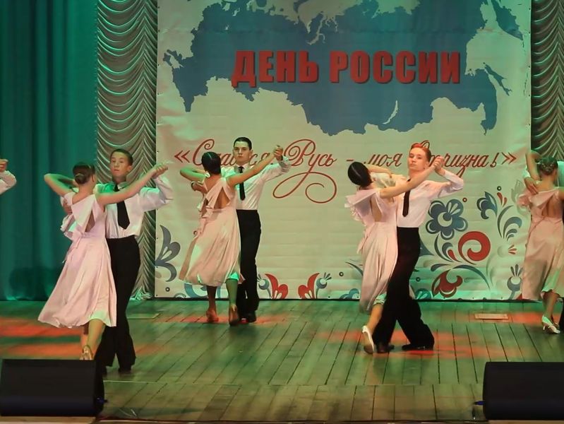 Видеопоздравление с Днем России от творческого коллектива культурно-досугового центра им. 40-летия Победы.