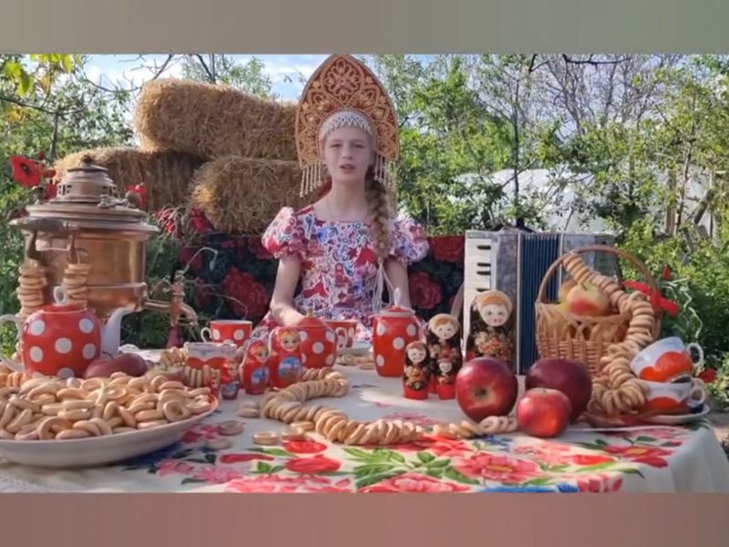 Обучающиеся школы № 29 подготовили яркое и душевное исполнение песни «Русская матрёшка».
