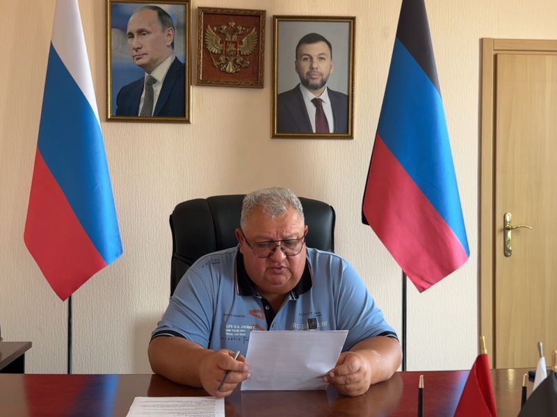 Глава муниципального образования городского округа Енакиево рассматривает обращения жителей в рамках прямого эфира.