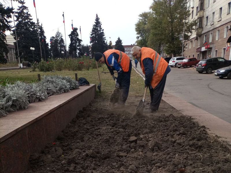 МУП города Енакиево были выполнены мероприятия по приведению в надлежащее санитарное состояние территорий.