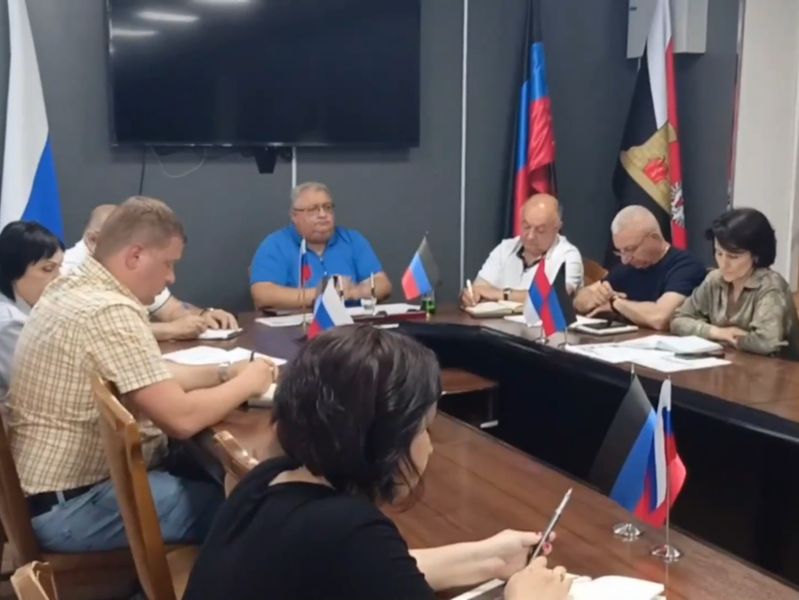 Глава муниципального образования городского округа Енакиево провел аппаратное совещание.
