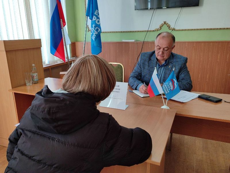 Депутат Енакиевского городского совета Кохан Александр Иванович провел прием граждан.