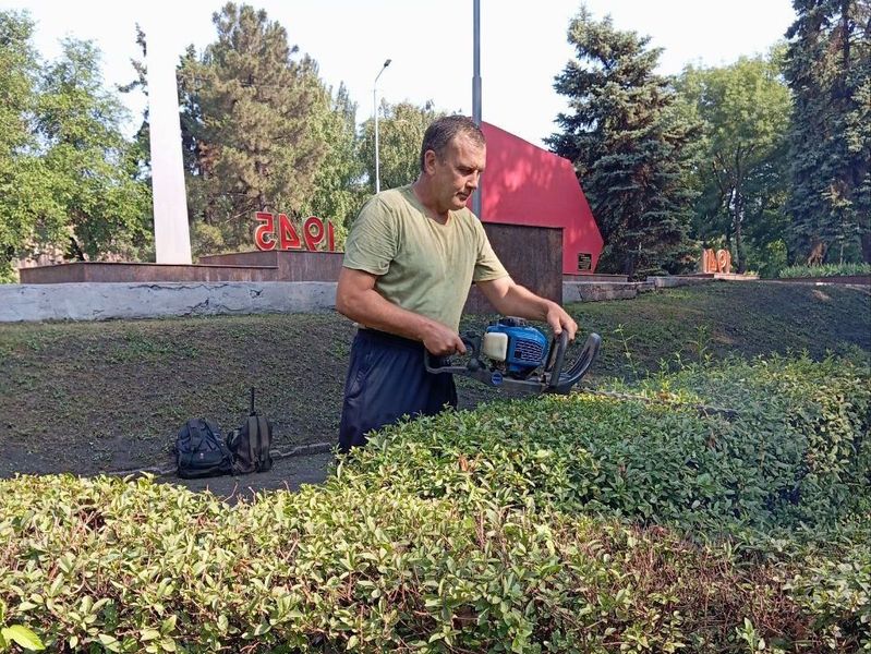 Муниципальными унитарными предприятиями городского округа Енакиево выполнены работы по благоустройству.