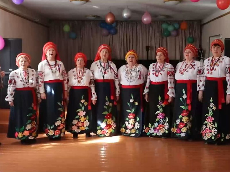 Видеопоздравление с Международным женским днем от самодеятельного хорового коллектива «Родник». Видеопоздравление с Международным женским днем от самодеятельного хорового коллектива «Родник».