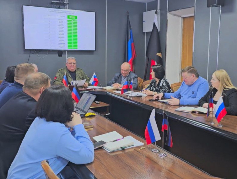 Врип главы муниципального образования городского округа Енакиево провел аппаратное совещание. Врип главы муниципального образования городского округа Енакиево провел аппаратное совещание.