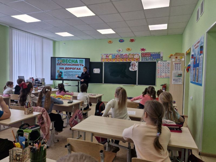 В Волновахском районе полицейские ведут профилактическую работу со школьниками. В Волновахском районе полицейские ведут профилактическую работу со школьниками.