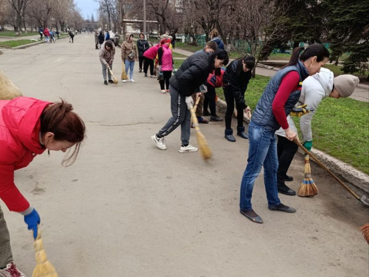 Общеобразовательные учреждения городского округа Енакиево приняли участие в субботнике. Общеобразовательные учреждения городского округа Енакиево приняли участие в субботнике.
