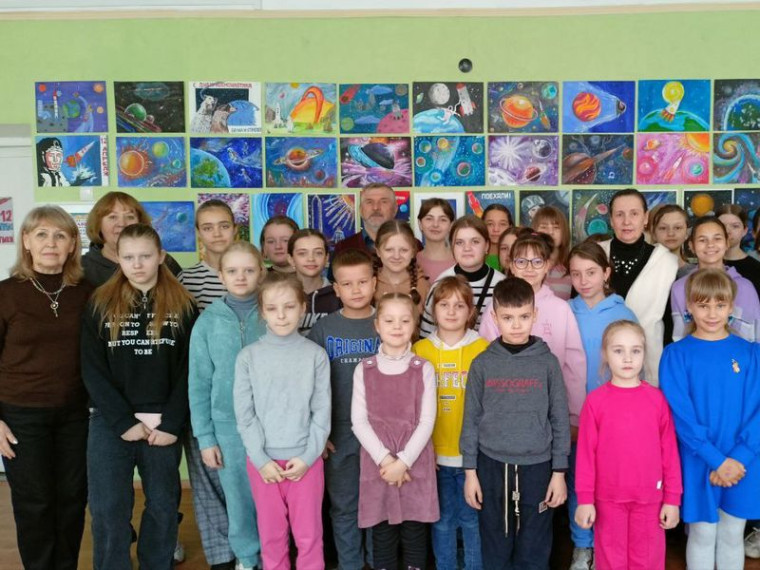 Открылась выставка детского рисунка «Вперёд к космическим далям». Открылась выставка детского рисунка «Вперёд к космическим далям».