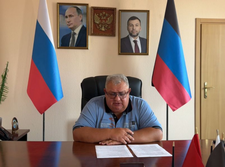 Глава муниципального образования городского округа Енакиево в прямом эфире ответил на вопросы жителей. Глава муниципального образования городского округа Енакиево в прямом эфире ответил на вопросы жителей.