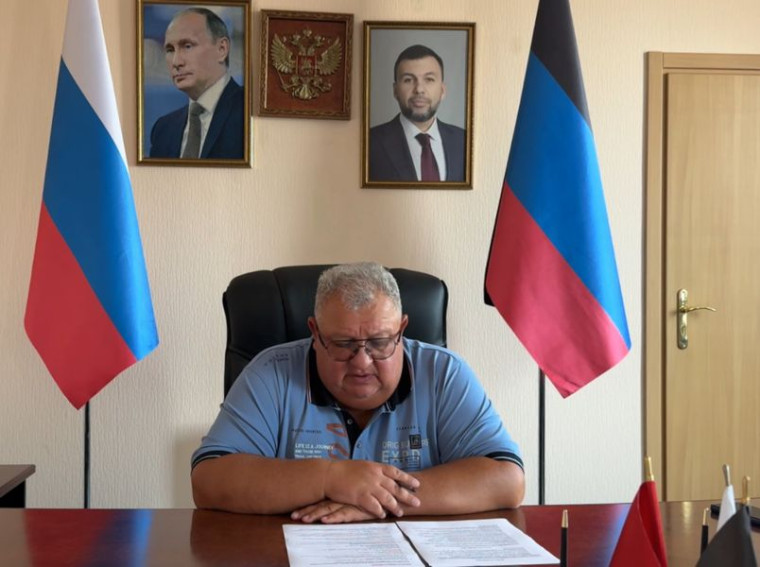Глава муниципального образования городского округа Енакиево рассматривает обращения жителей в рамках прямого эфира. Глава муниципального образования городского округа Енакиево рассматривает обращения жителей в рамках прямого эфира.