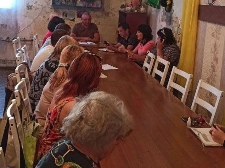 Глава администрации города Углегорска Захаров С.В. провел еженедельное коммунальное совещание. Глава администрации города Углегорска Захаров С.В. провел еженедельное коммунальное совещание.