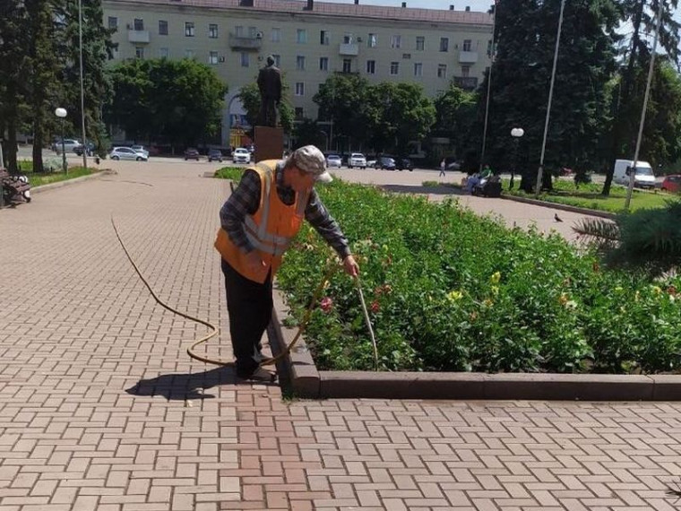 МУП города Енакиево были выполнены мероприятия по приведению в надлежащее санитарное состояние территорий. МУП города Енакиево были выполнены мероприятия по приведению в надлежащее санитарное состояние территорий.