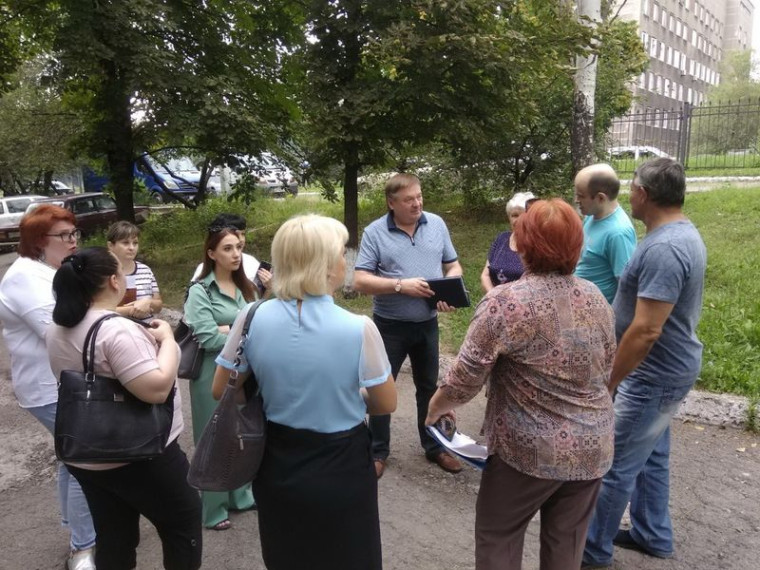 Заместитель главы администрации города Енакиево Витрук И.В. провел выездной прием и сходы граждан. Заместитель главы администрации города Енакиево Витрук И.В. провел выездной прием и сходы граждан.