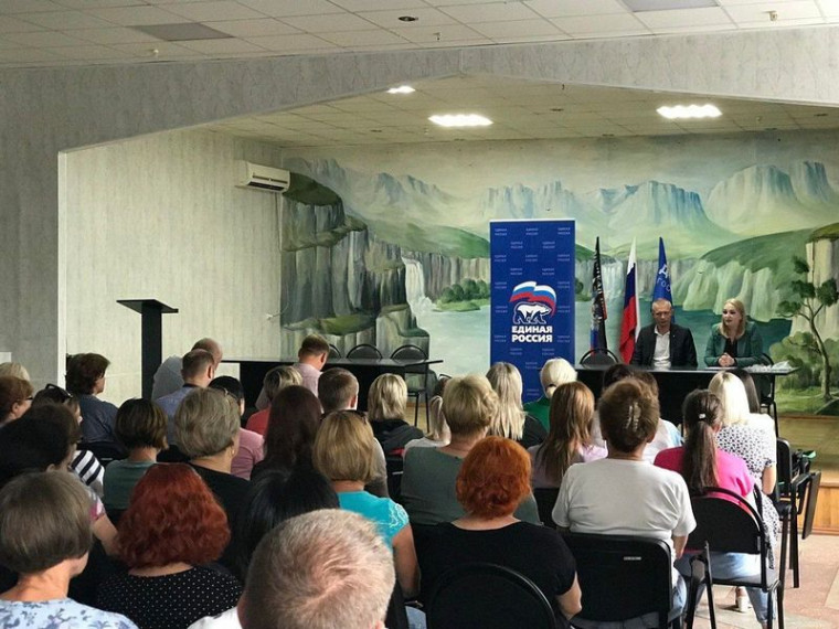 В Енакиево говорят о насущном. В Енакиево говорят о насущном.