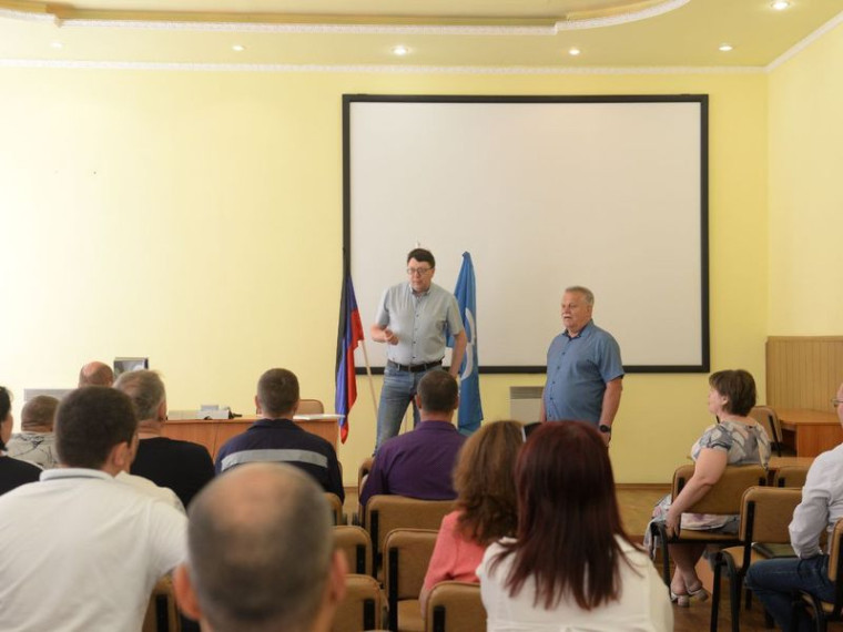 Победителями предварительного голосования Единой России проведены встречи с трудовыми коллективами. Победителями предварительного голосования Единой России проведены встречи с трудовыми коллективами.