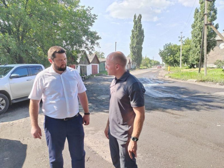 Дорогу Енакиево-Харцызск приведут в порядок в ближайшее время. Дорогу Енакиево-Харцызск приведут в порядок в ближайшее время.