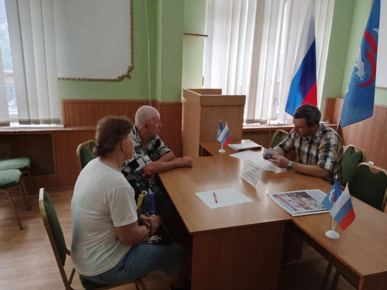 Депутат Народного Совета ДНР Петр Шимановский провел прием граждан. Депутат Народного Совета ДНР Петр Шимановский провел прием граждан.