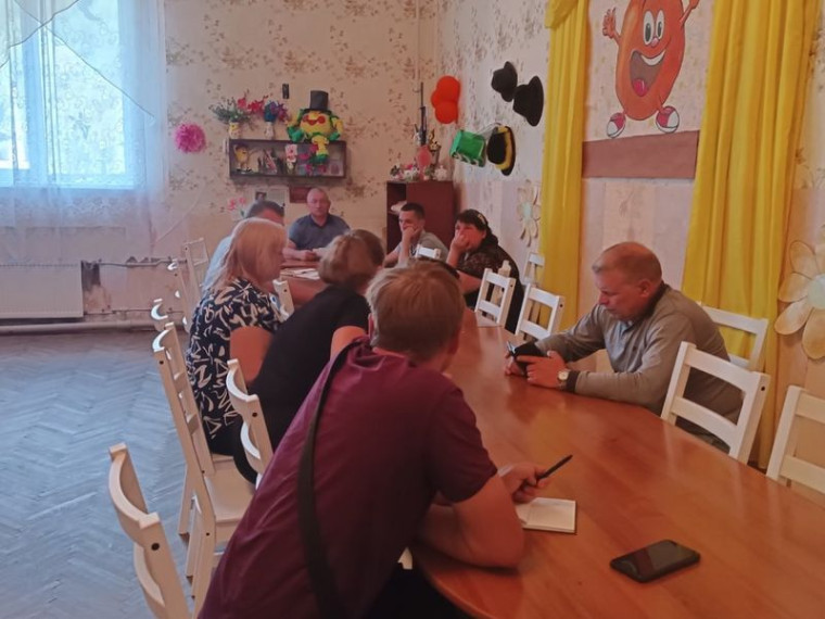 Глава администрации города Углегорска Захаров С.В. провел еженедельное коммунальное совещание. Глава администрации города Углегорска Захаров С.В. провел еженедельное коммунальное совещание.