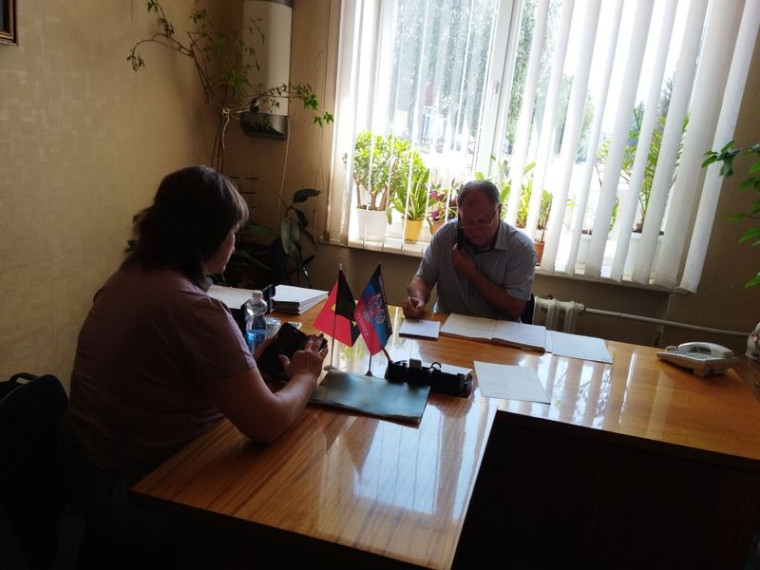 Состоялся личный прием граждан заместителем главы администрации города Енакиево Божиком С.А.. Состоялся личный прием граждан заместителем главы администрации города Енакиево Божиком С.А..