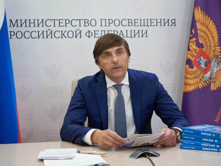 Почти 2 млн книг получат школьные библиотеки новых регионов к 1 сентября. Почти 2 млн книг получат школьные библиотеки новых регионов к 1 сентября.