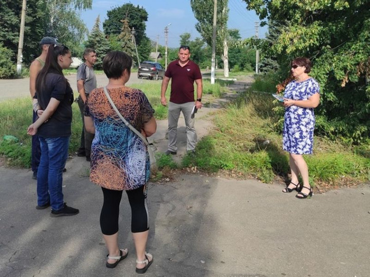 Управляющий делами Булавинской поселковой администрации Компаниец И.Н. провела сход граждан. Управляющий делами Булавинской поселковой администрации Компаниец И.Н. провела сход граждан.