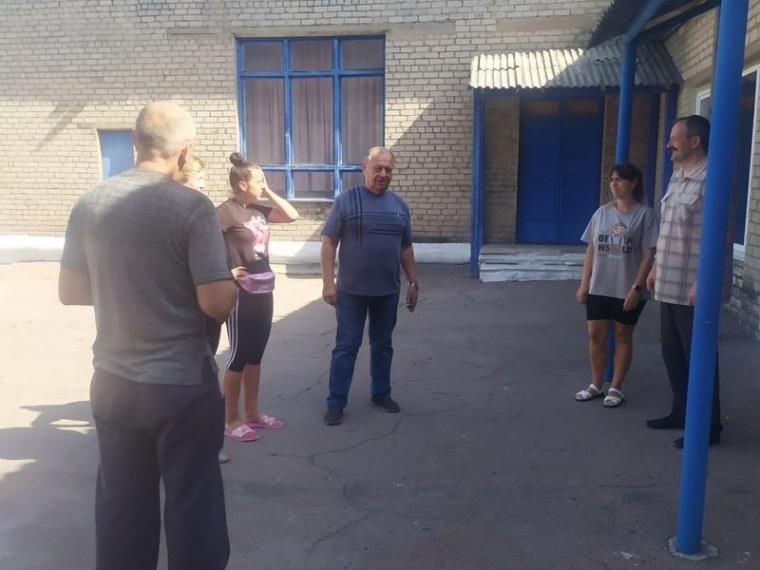 Заместитель главы Карло-Марксовской поселковой администрации Горб В.И. провел сход граждан. Заместитель главы Карло-Марксовской поселковой администрации Горб В.И. провел сход граждан.