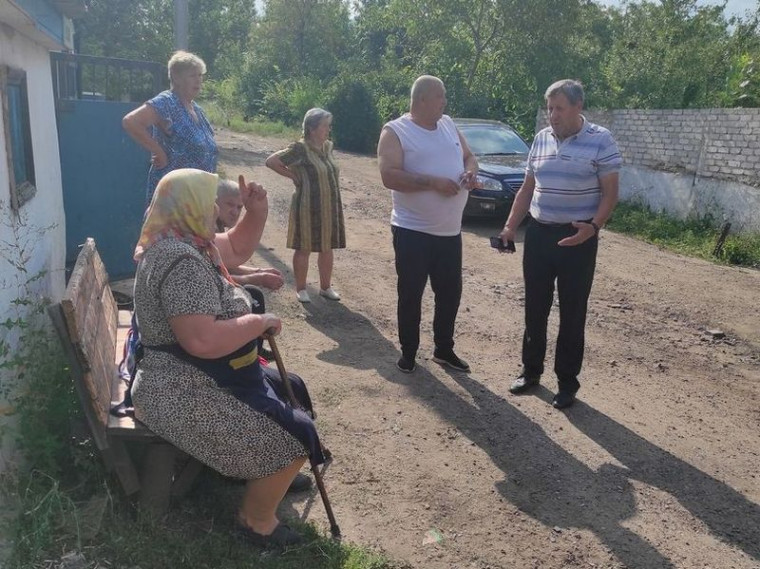 Глава Булавинской поселковой администрации Плитан А.М. провел сход граждан. Глава Булавинской поселковой администрации Плитан А.М. провел сход граждан.