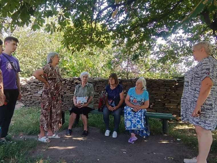 Управляющий делами Ольховатской поселковой администрации Гуреева Е.А. провела сход граждан. Управляющий делами Ольховатской поселковой администрации Гуреева Е.А. провела сход граждан.